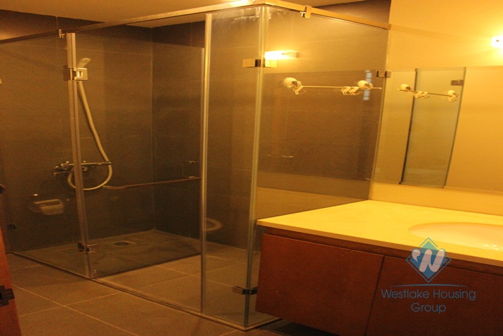 Office available for rent in Au Co street, Tay Ho, Hanoi